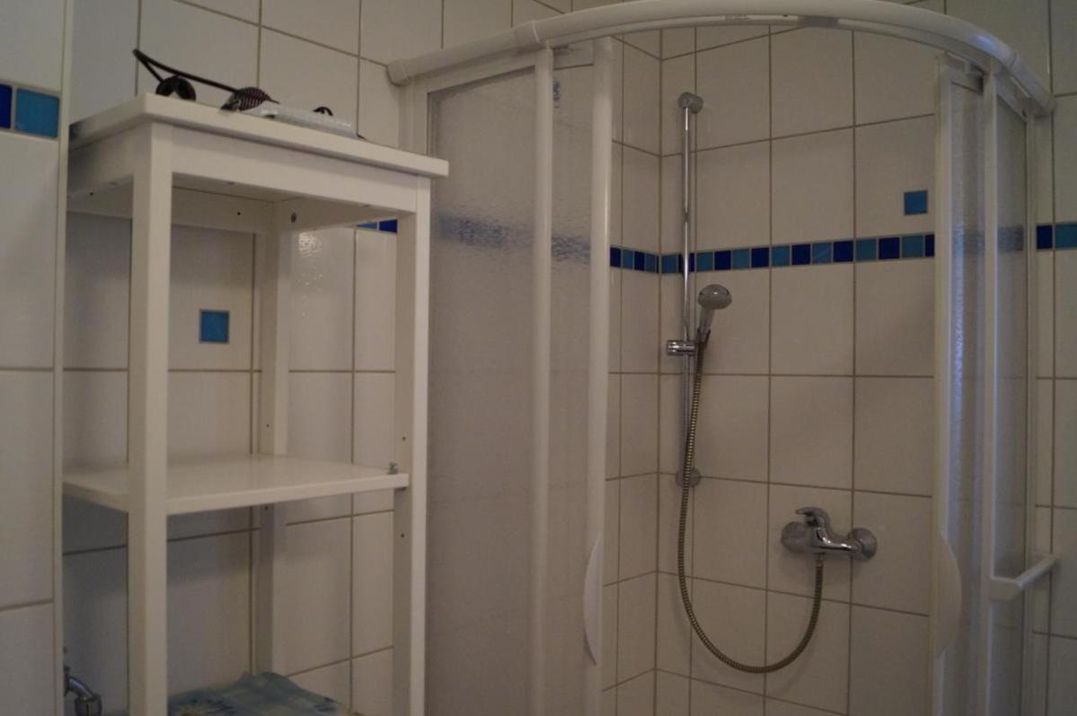 Maritim eingerichtete Fewo mit Balkon, 2 Fernsehern