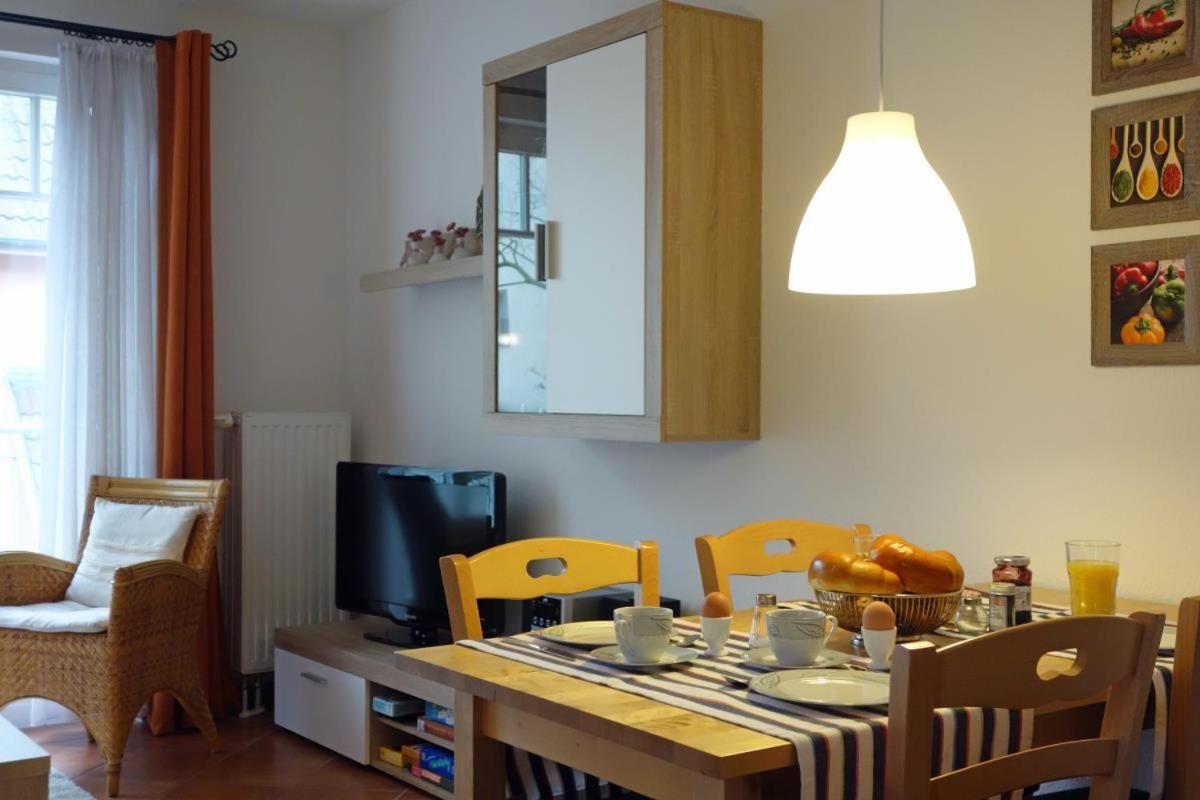 Schönes Apartment mit Balkon, Parkplatz, WLAN