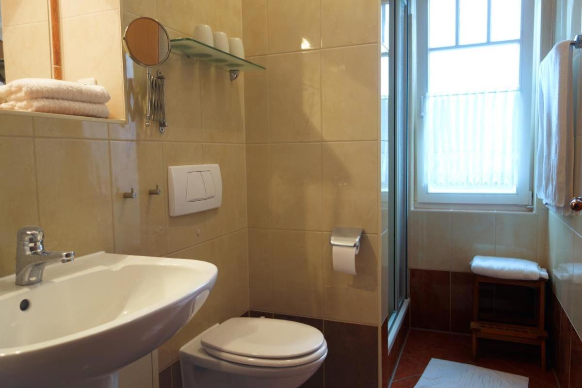 Schönes Apartment mit Balkon, Parkplatz, WLAN