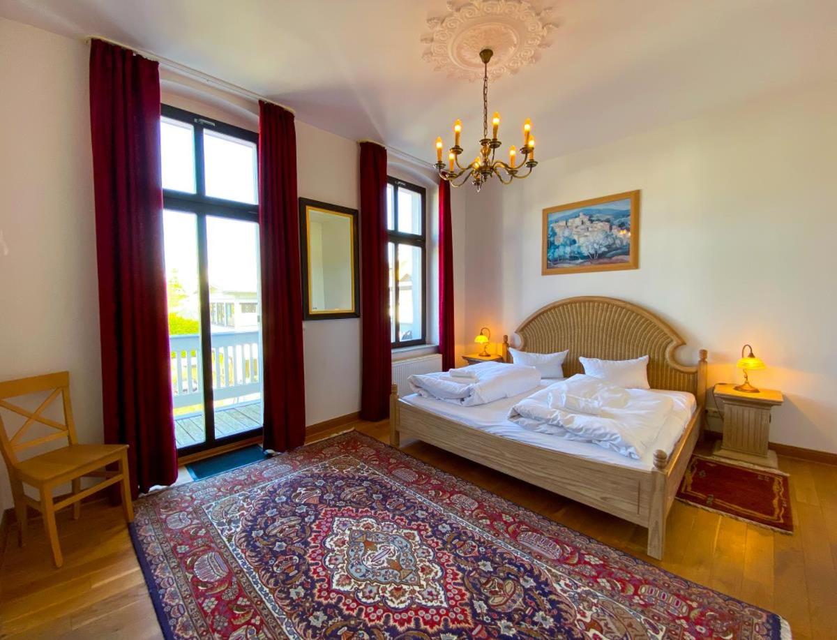 'Kaiserliche' Wohnung mit 3 SZ, 2 Bädern und Whirlwanne