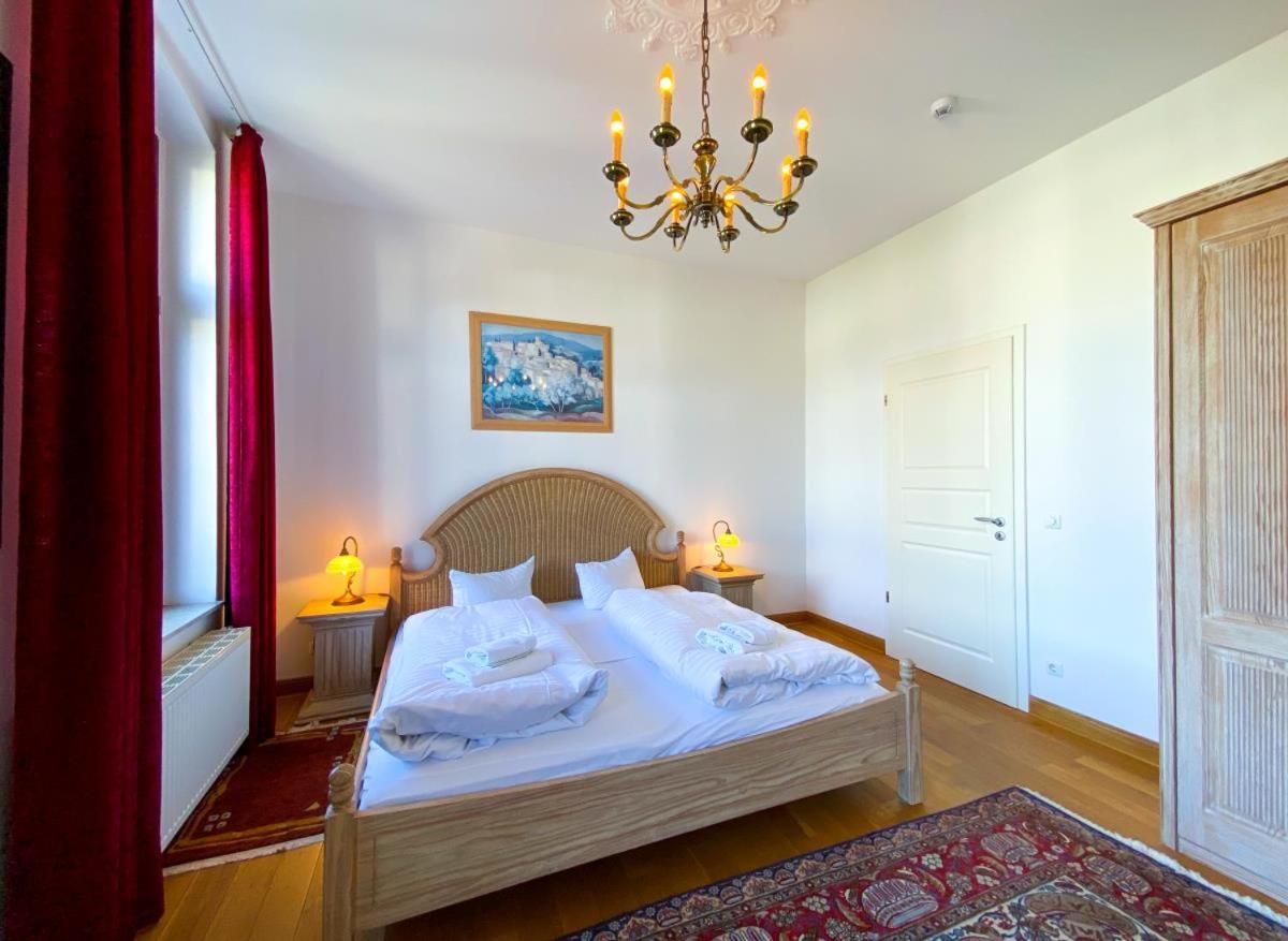 'Kaiserliche' Wohnung mit 3 SZ, 2 Bädern und Whirlwanne
