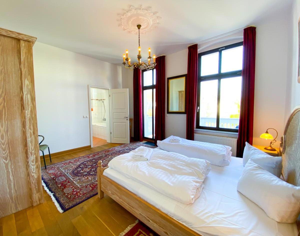 'Kaiserliche' Wohnung mit 3 SZ, 2 Bädern und Whirlwanne