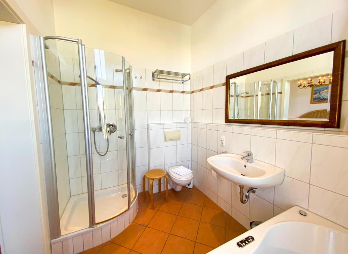 'Kaiserliche' Wohnung mit 3 SZ, 2 Bädern und Whirlwanne