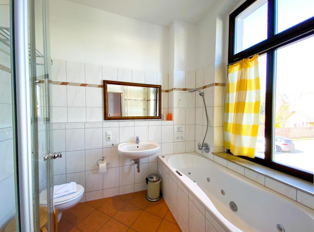 'Kaiserliche' Wohnung mit 3 SZ, 2 Bädern und Whirlwanne