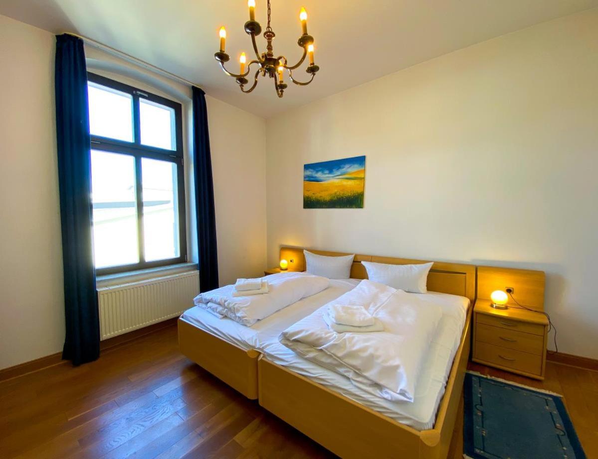 'Kaiserliche' Wohnung mit 3 SZ, 2 Bädern und Whirlwanne