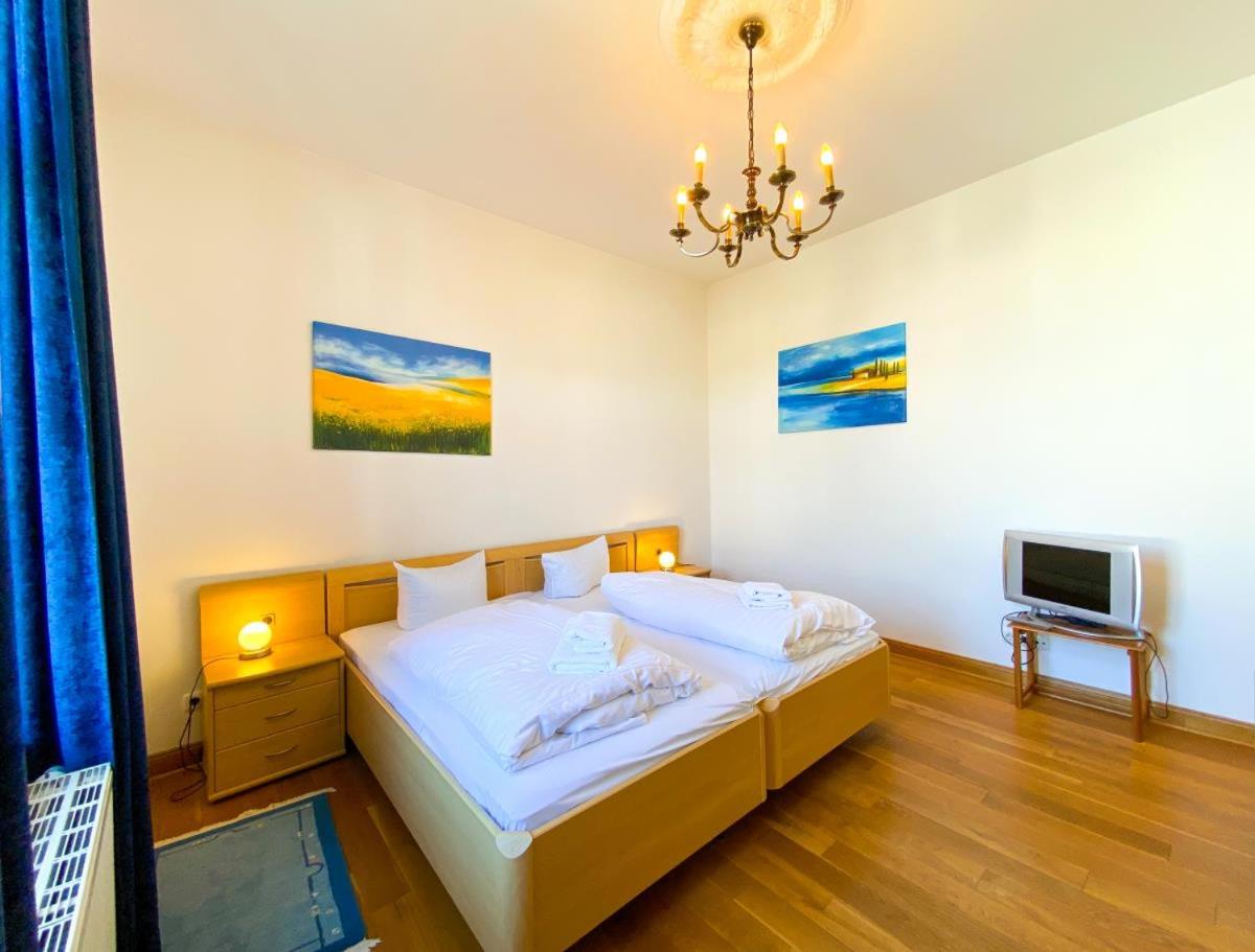 'Kaiserliche' Wohnung mit 3 SZ, 2 Bädern und Whirlwanne