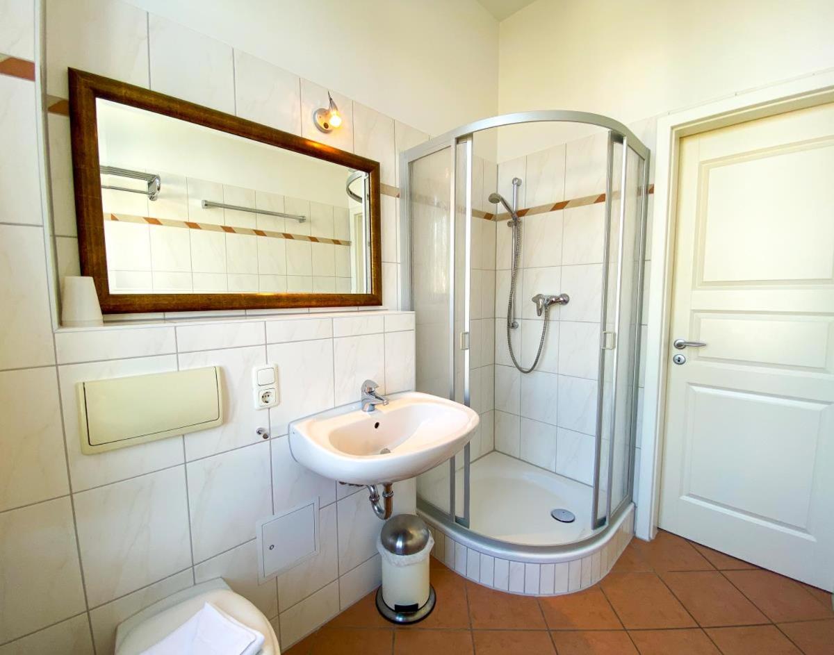 'Kaiserliche' Wohnung mit 3 SZ, 2 Bädern und Whirlwanne