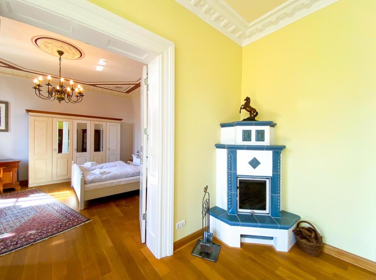 'Kaiserliche' Wohnung mit 3 SZ, 2 Bädern und Whirlwanne