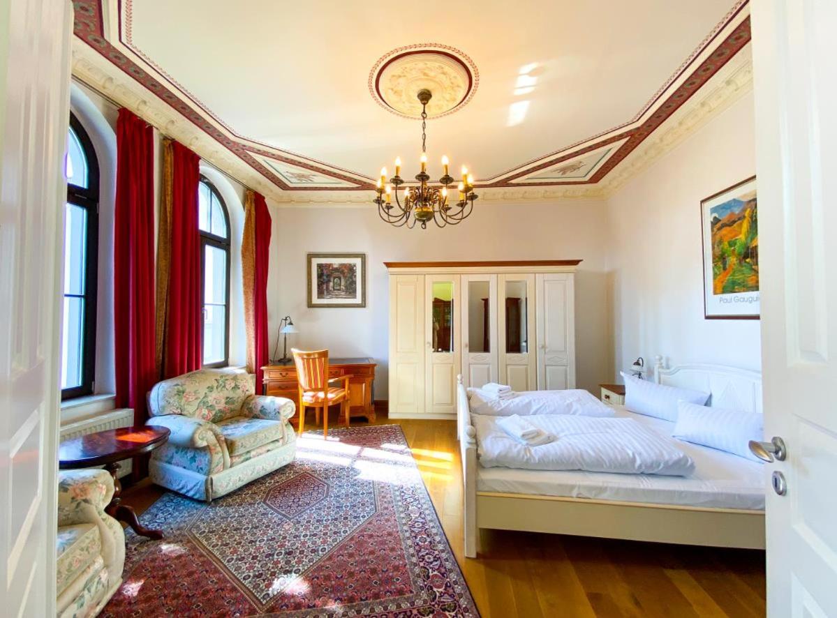 'Kaiserliche' Wohnung mit 3 SZ, 2 Bädern und Whirlwanne