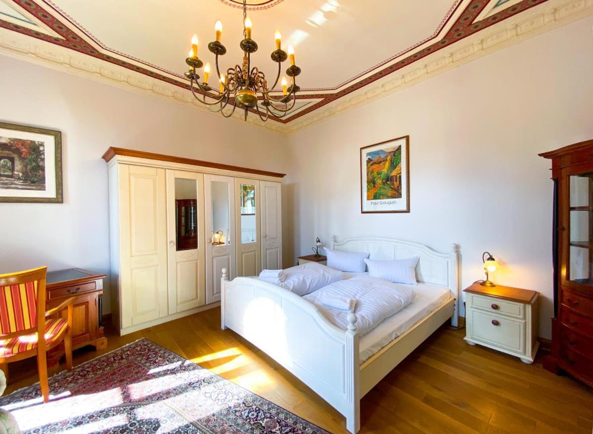 'Kaiserliche' Wohnung mit 3 SZ, 2 Bädern und Whirlwanne