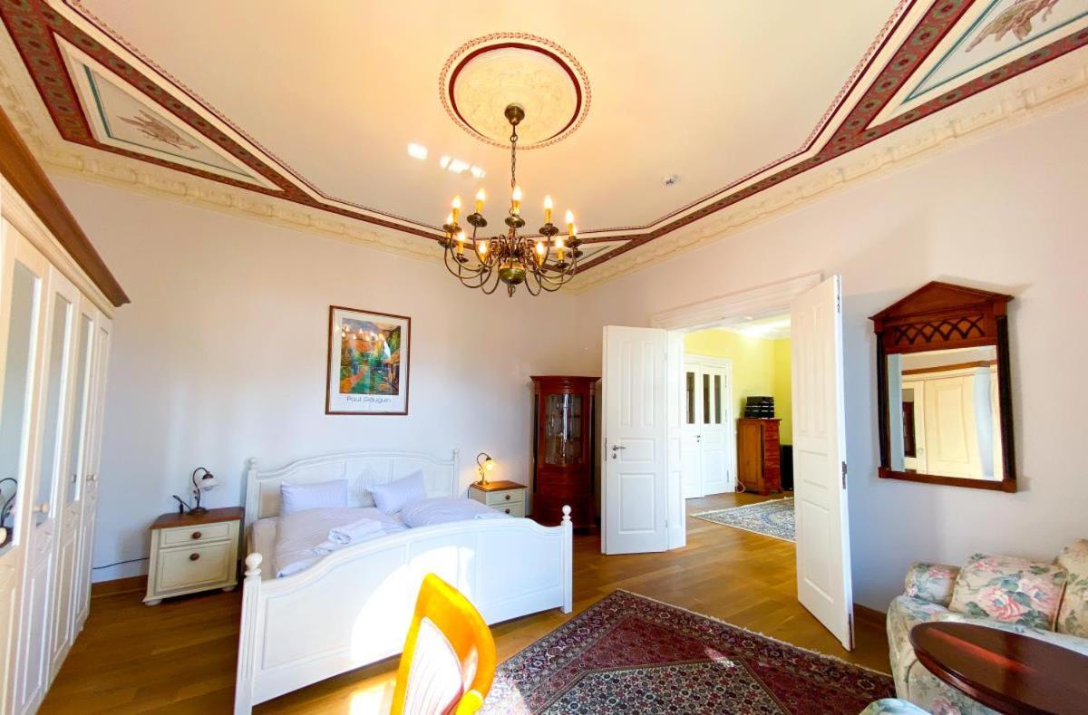 'Kaiserliche' Wohnung mit 3 SZ, 2 Bädern und Whirlwanne