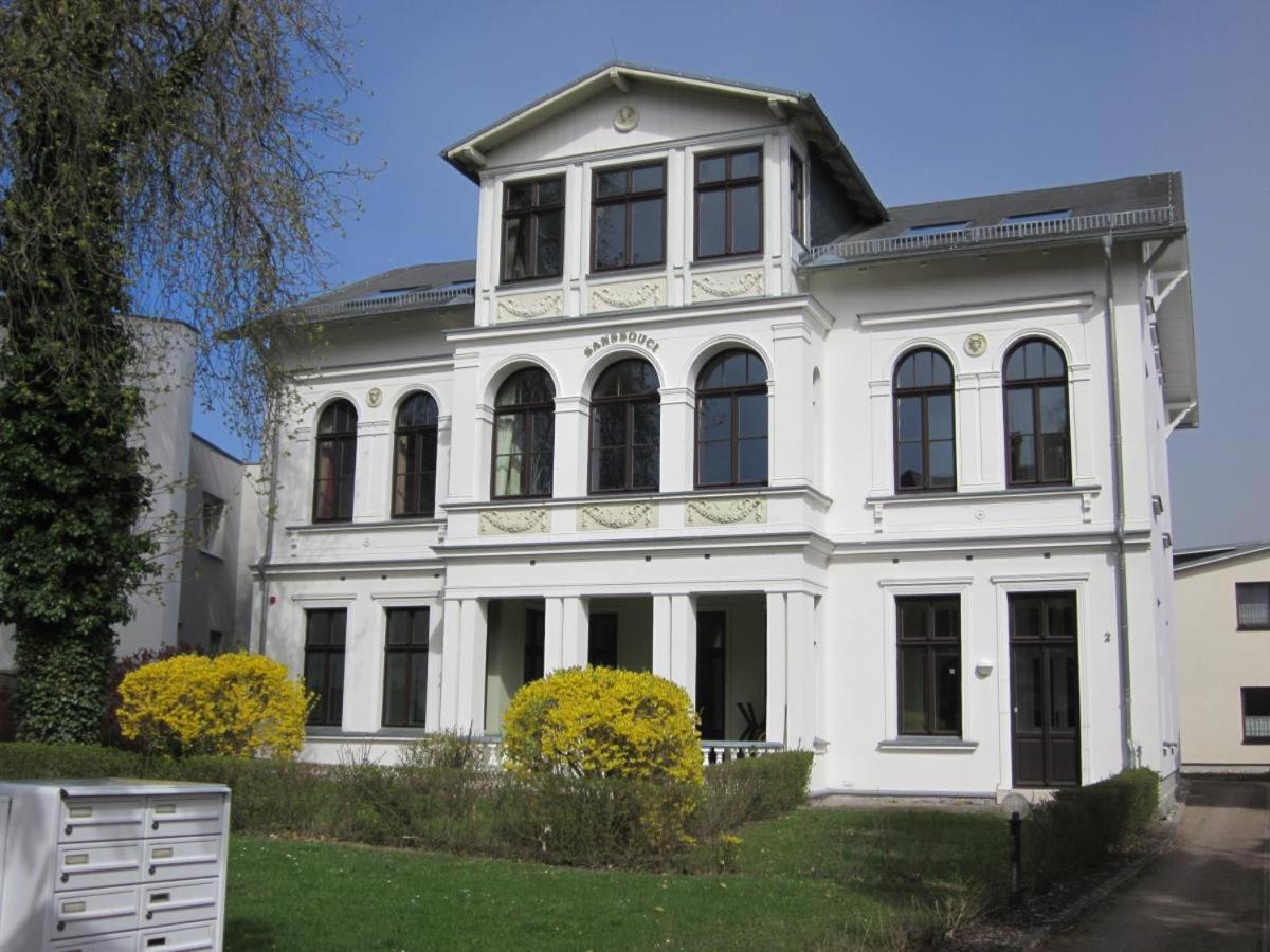 'Kaiserliche' Wohnung mit 3 SZ, 2 Bädern und Whirlwanne