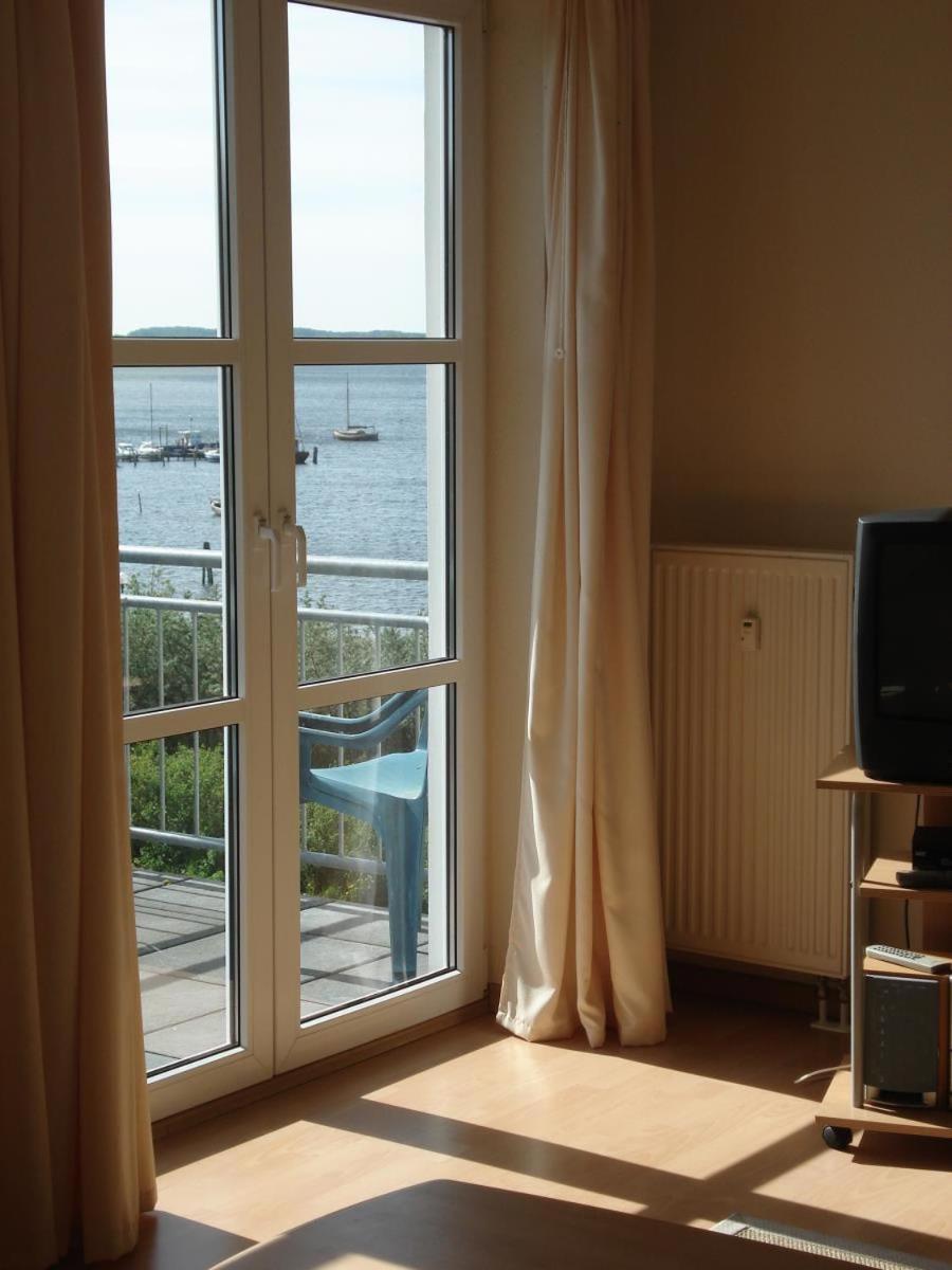 Großzügige Fewo mit Haffblick, Balkon und Poolnutzung