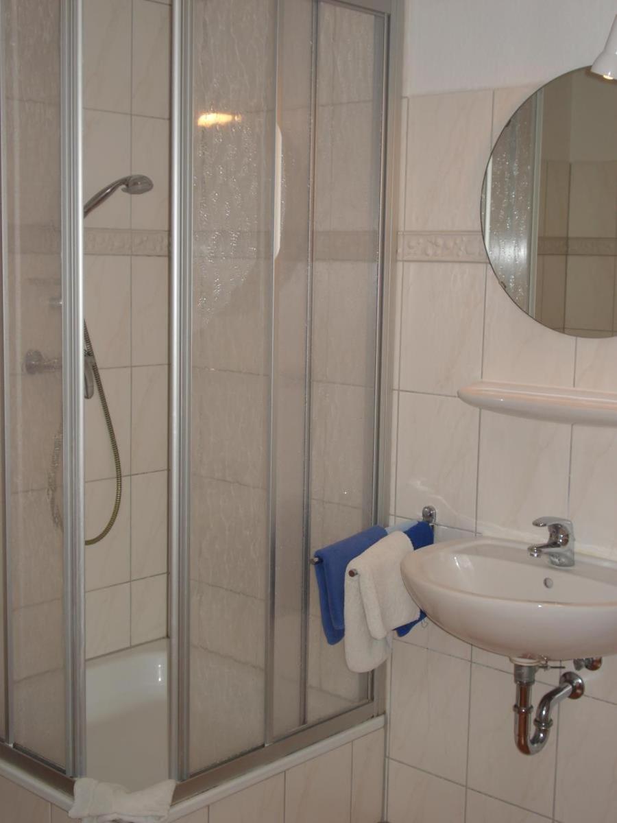 Großzügige Fewo mit Haffblick, Balkon und Poolnutzung