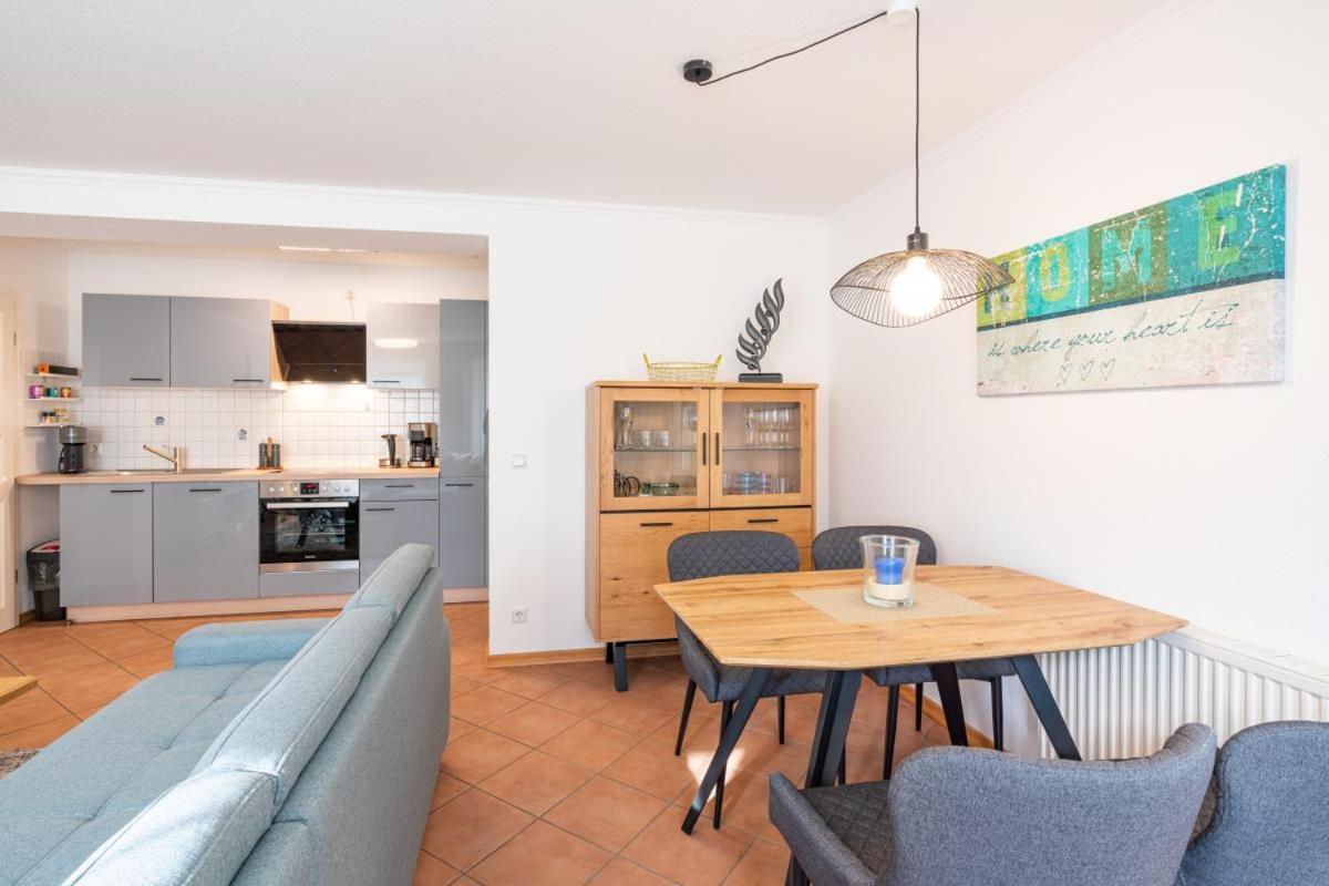 Komplett neu ausgestattete Ferienwohnung für 2 Personen - mit Boxspringbett, zwei Flat-TVs und Parkplatz
