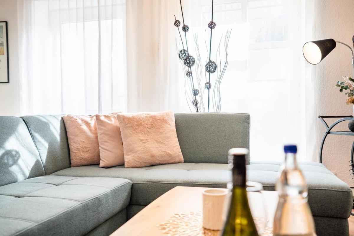 Komplett neu ausgestattete Ferienwohnung für 2 Personen - mit Boxspringbett, zwei Flat-TVs und Parkplatz