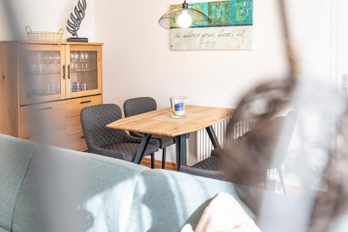 Komplett neu ausgestattete Ferienwohnung für 2 Personen - mit Boxspringbett, zwei Flat-TVs und Parkplatz