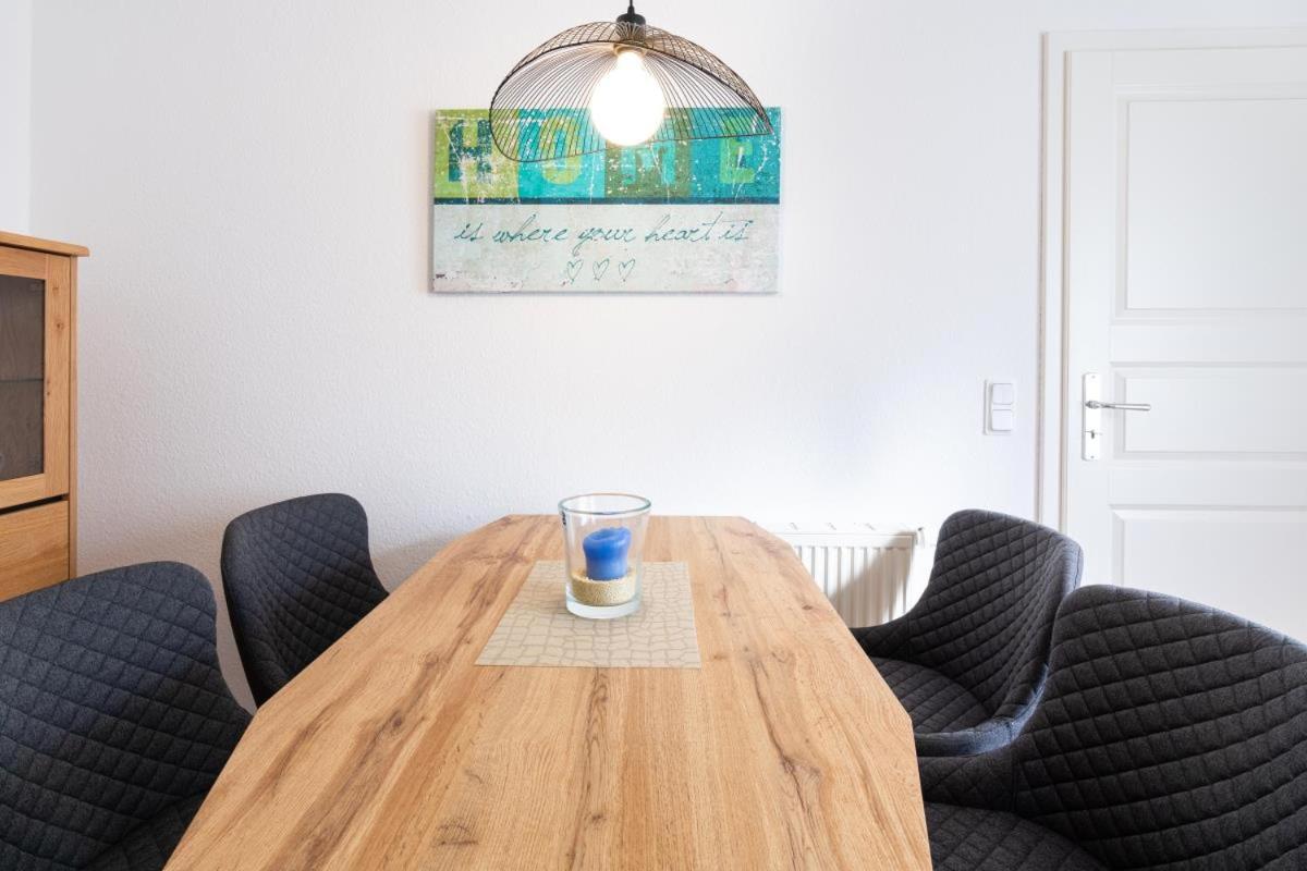 Komplett neu ausgestattete Ferienwohnung für 2 Personen - mit Boxspringbett, zwei Flat-TVs und Parkplatz