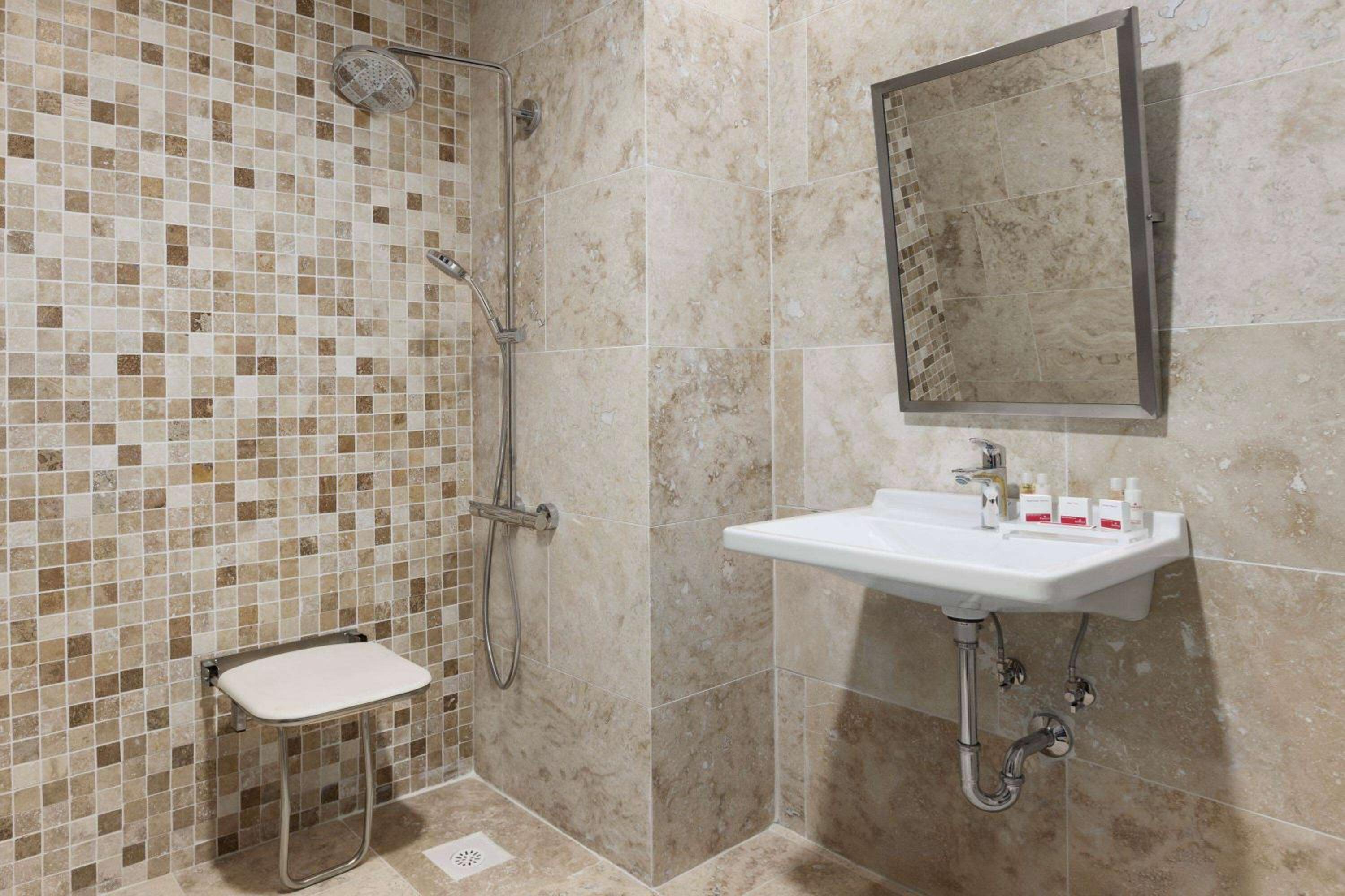 Ramada Otel & Suites by Wyndham İstanbul Merter - Image 9
