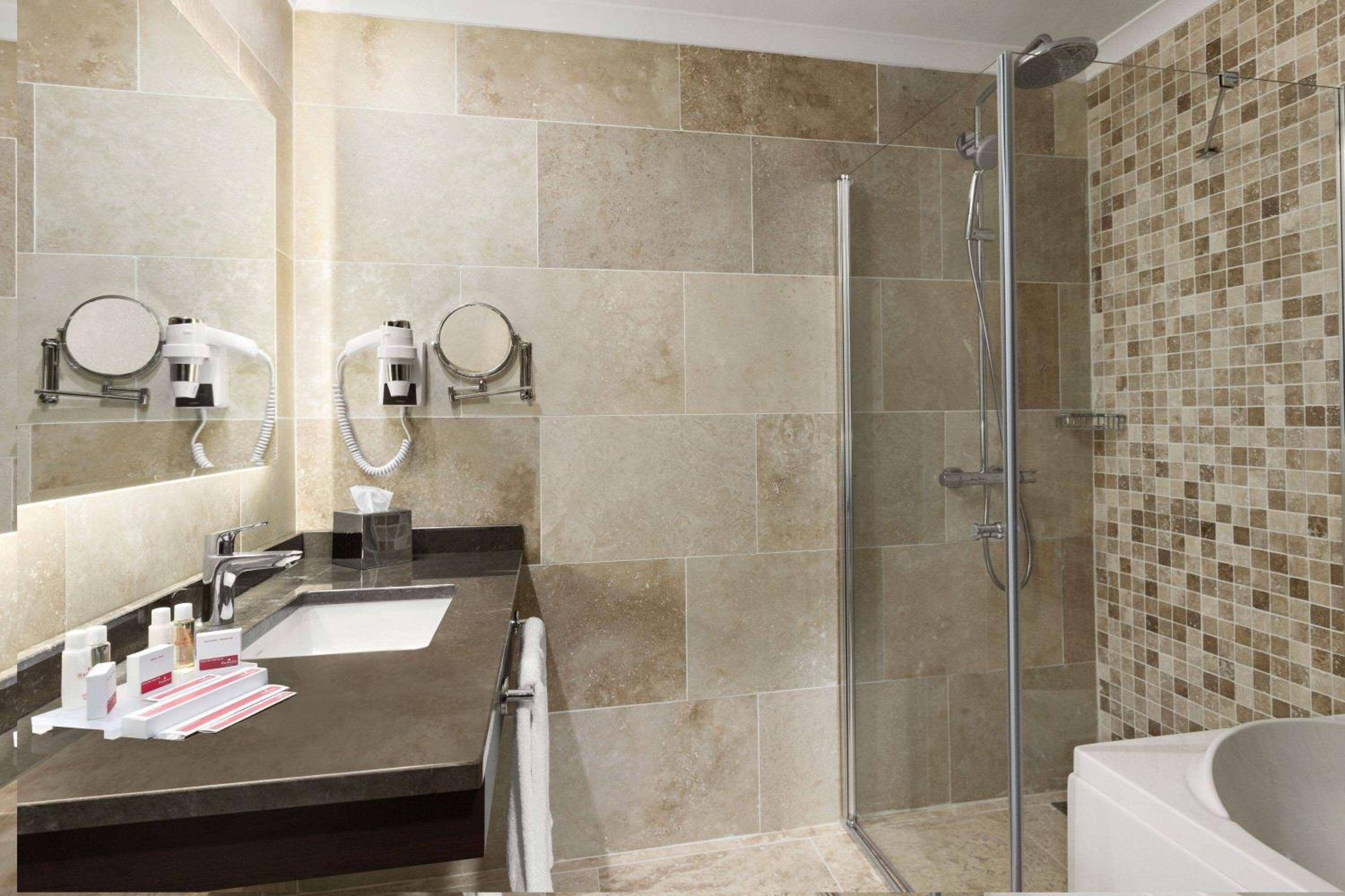 Ramada Otel & Suites by Wyndham İstanbul Merter - Image 10