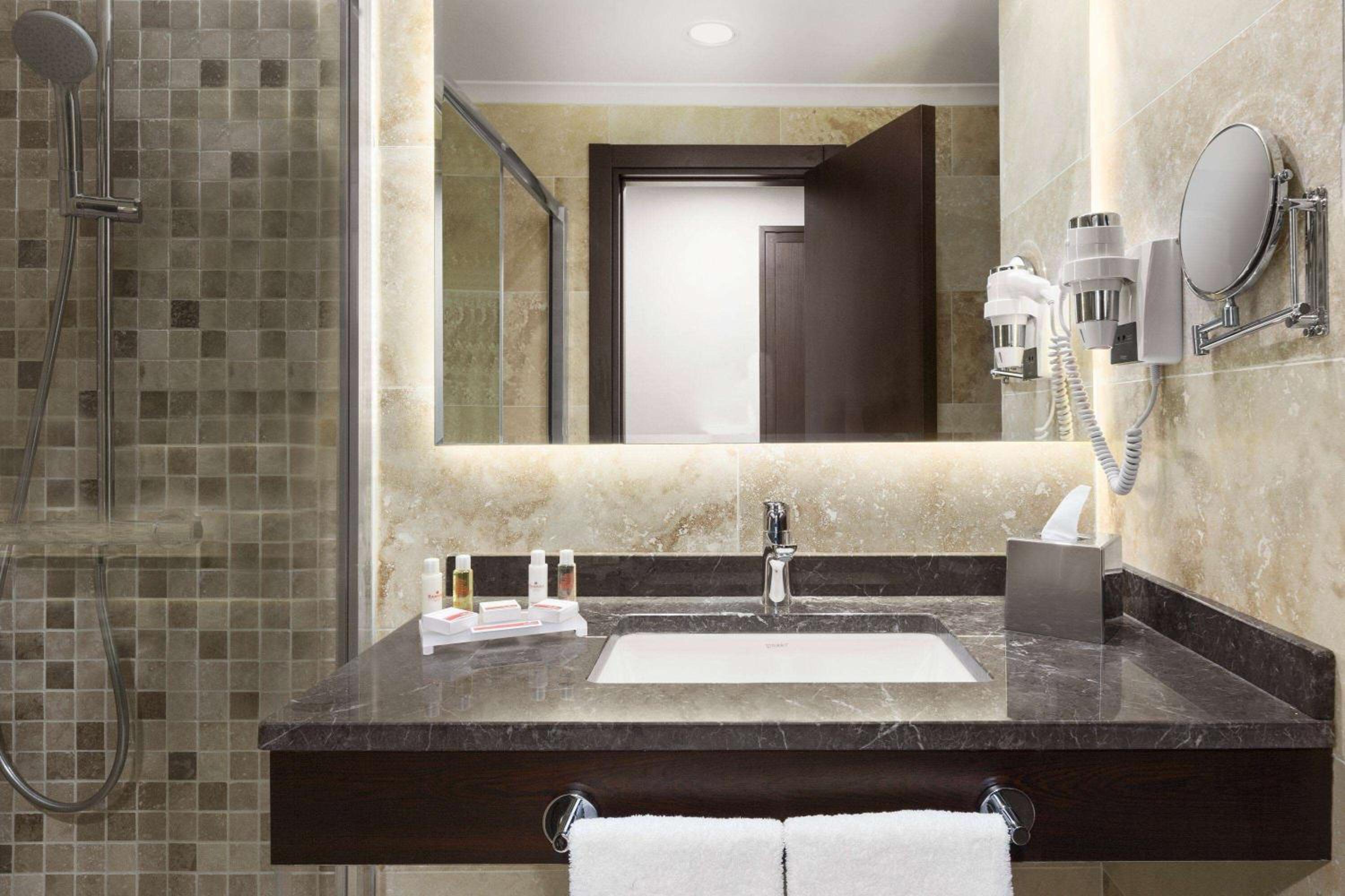 Ramada Otel & Suites by Wyndham İstanbul Merter - Image 11