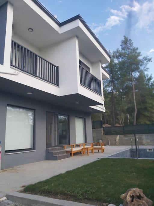 Villa Gray Pine