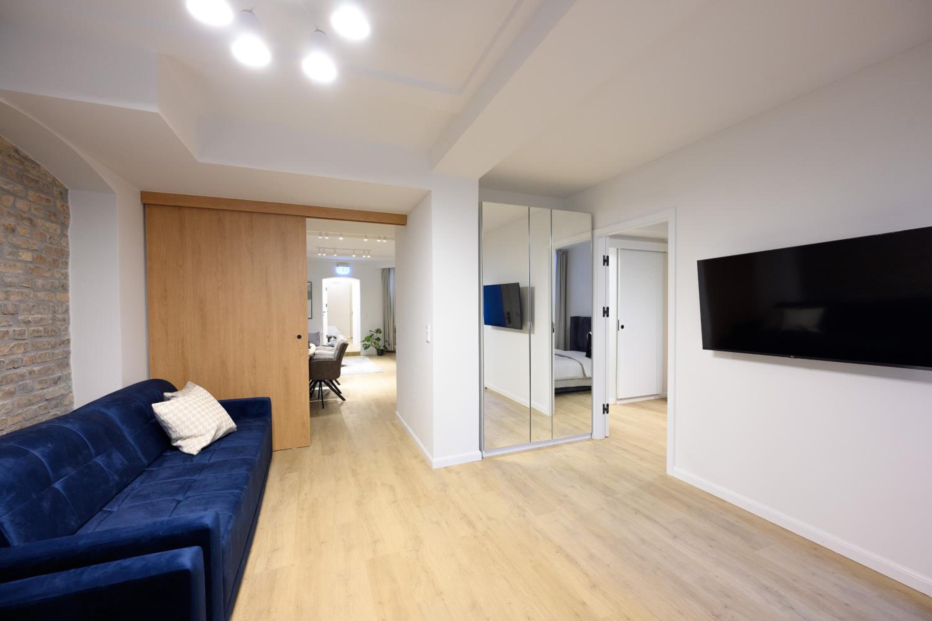 Spacious Apartments In Mitte- Feel The Citycenter