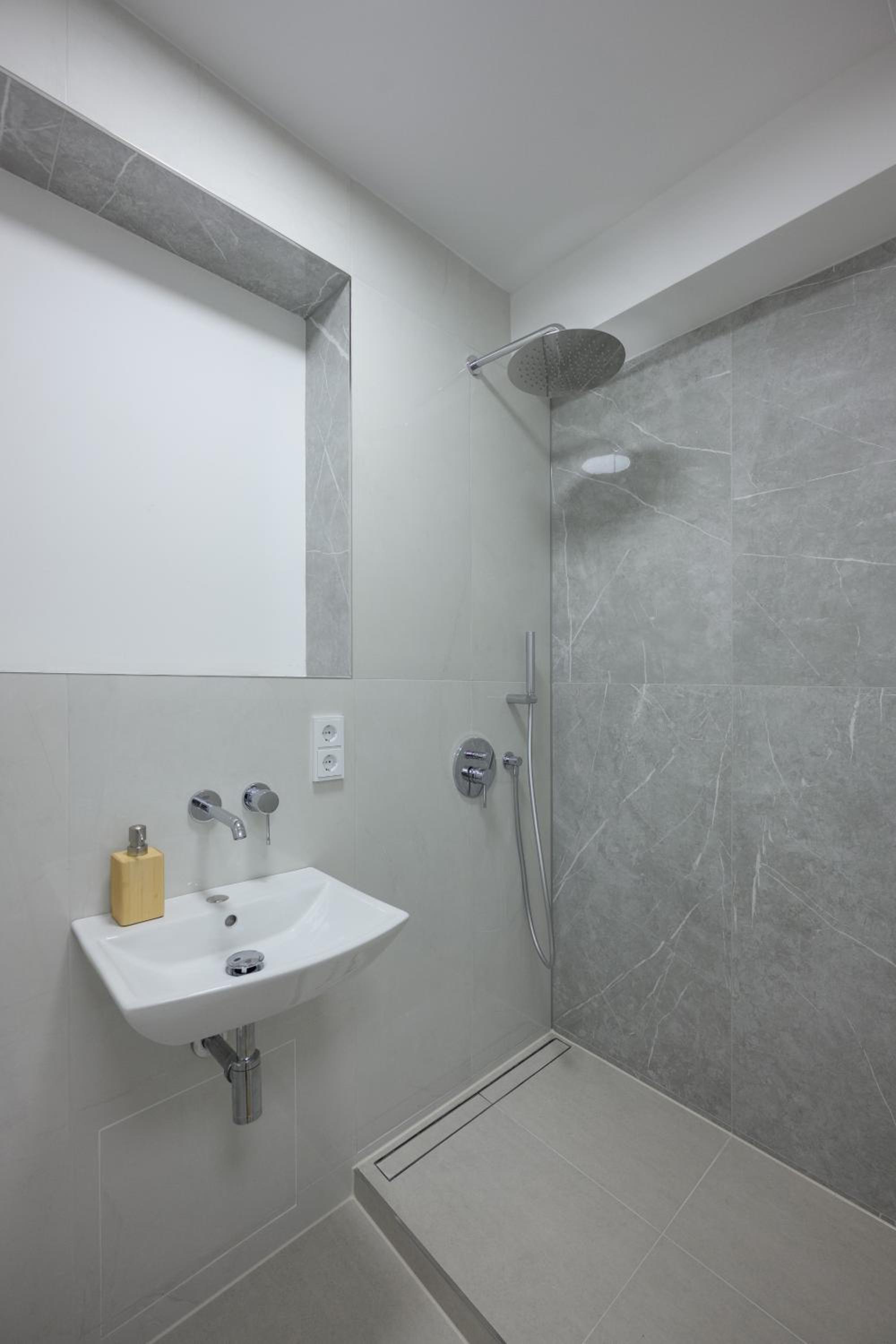 Spacious Apartments In Mitte- Feel The Citycenter