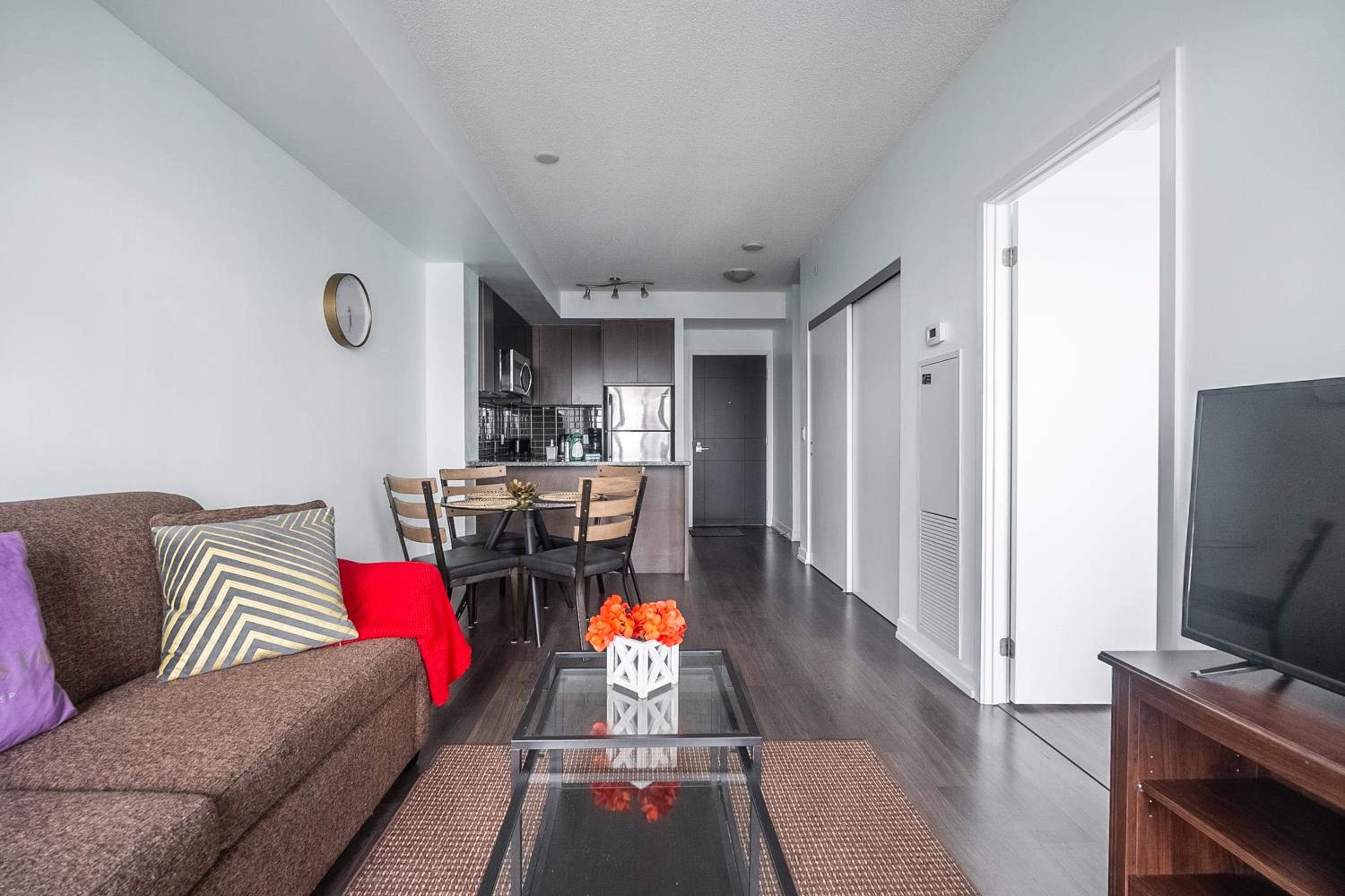 Modern Dunfield Ave Condos by GLOBALSTAY