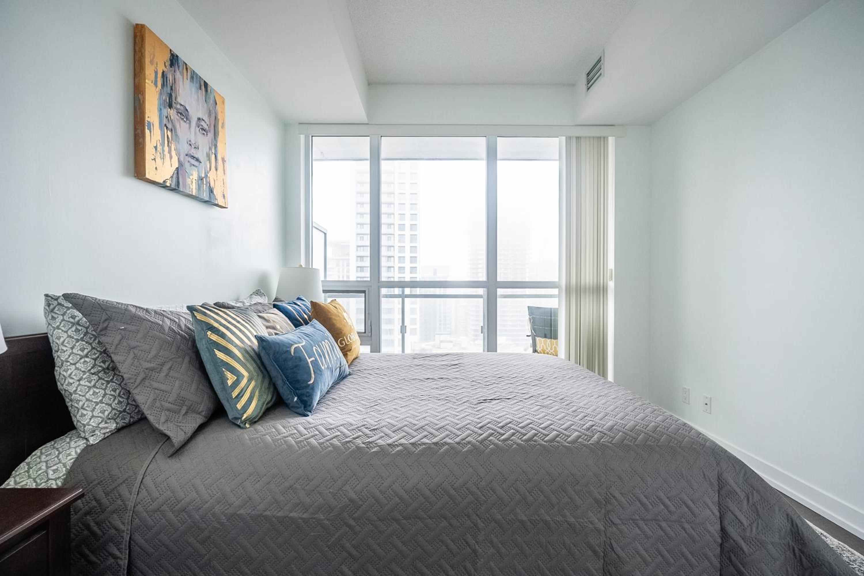 Modern Dunfield Ave Condos by GLOBALSTAY