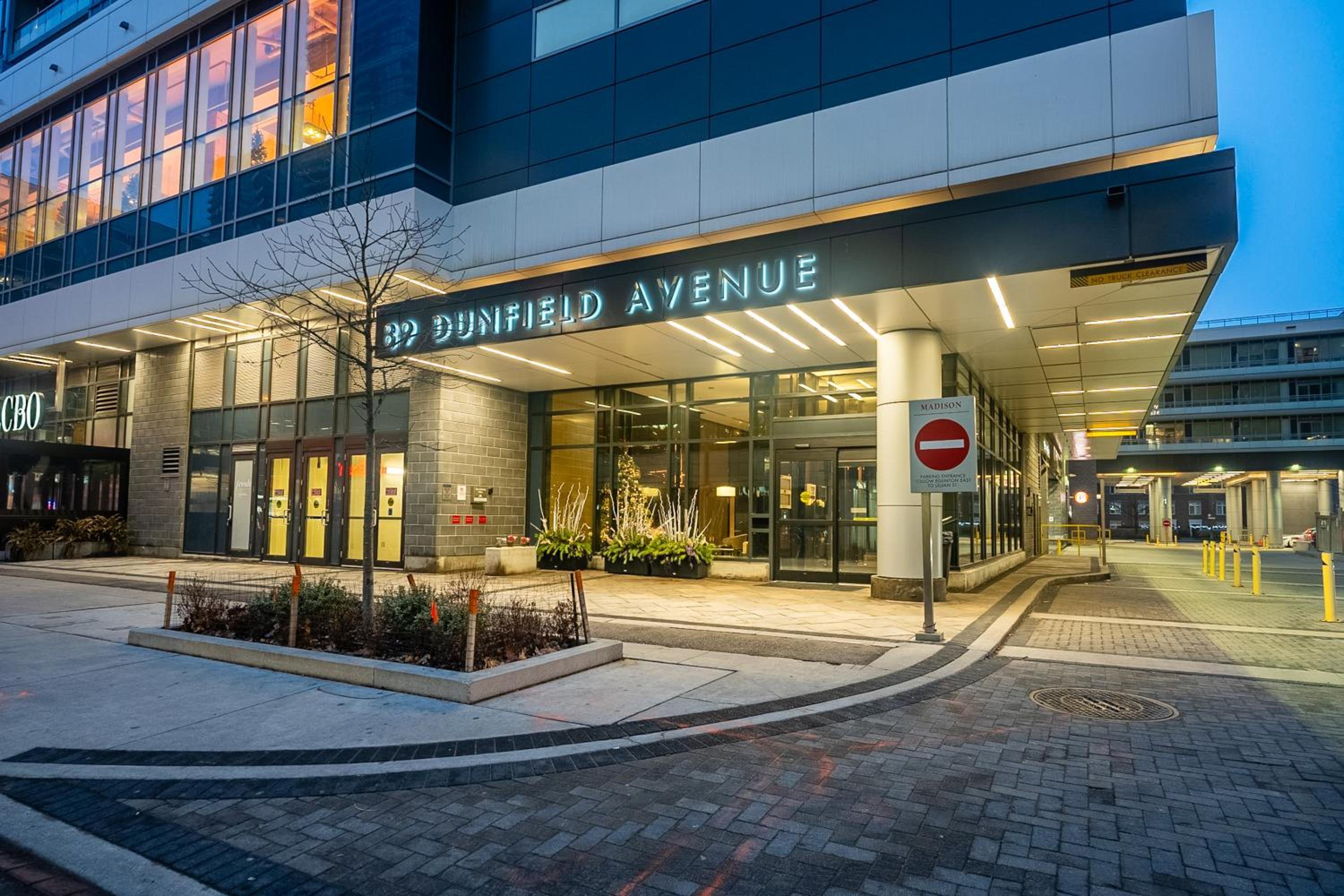 Modern Dunfield Ave Condos by GLOBALSTAY