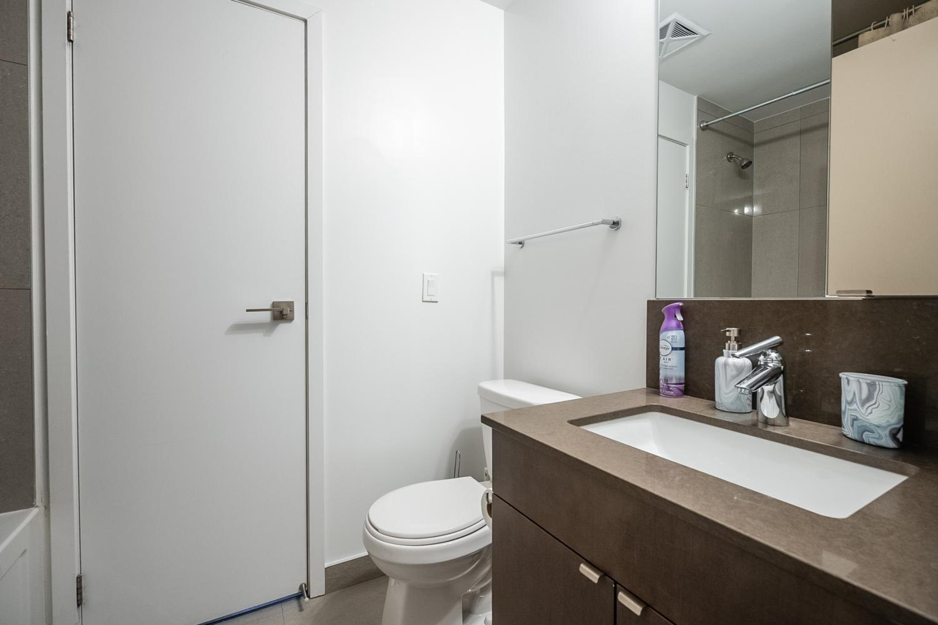 Modern Dunfield Ave Condos by GLOBALSTAY