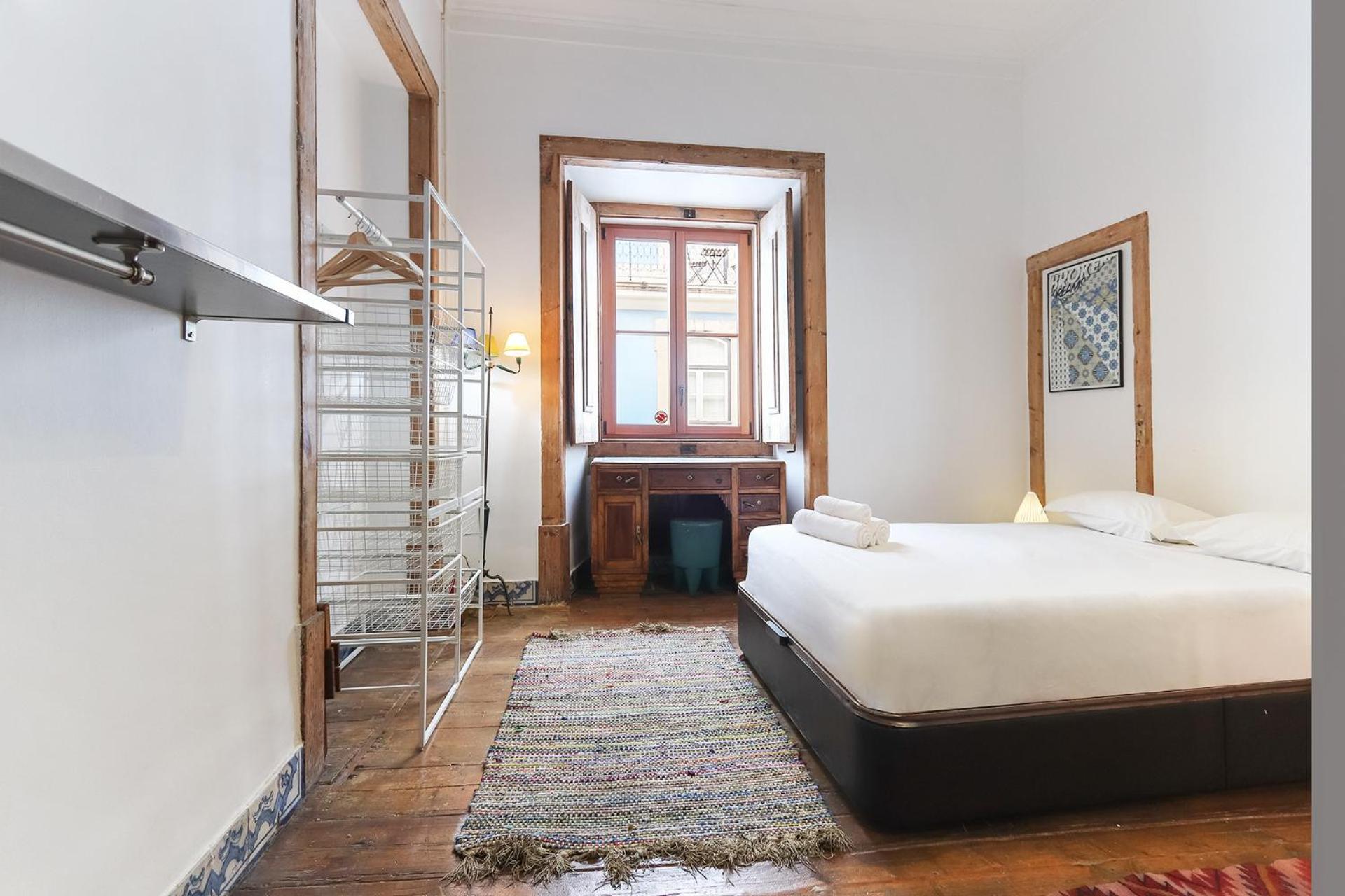 Downtown Vintage Suites by Homing view 5