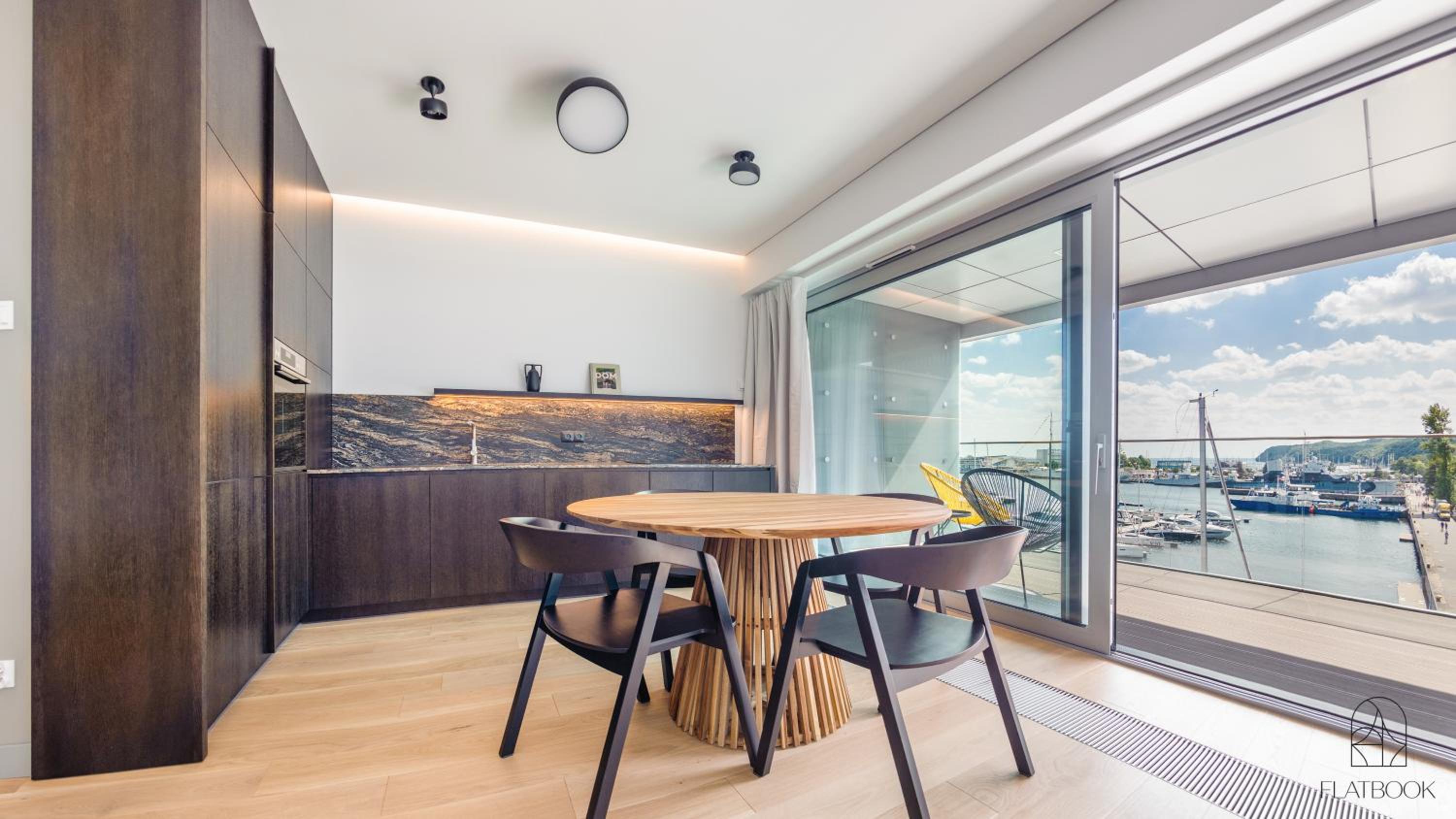 City Center Apartments Yacht Park Marina View