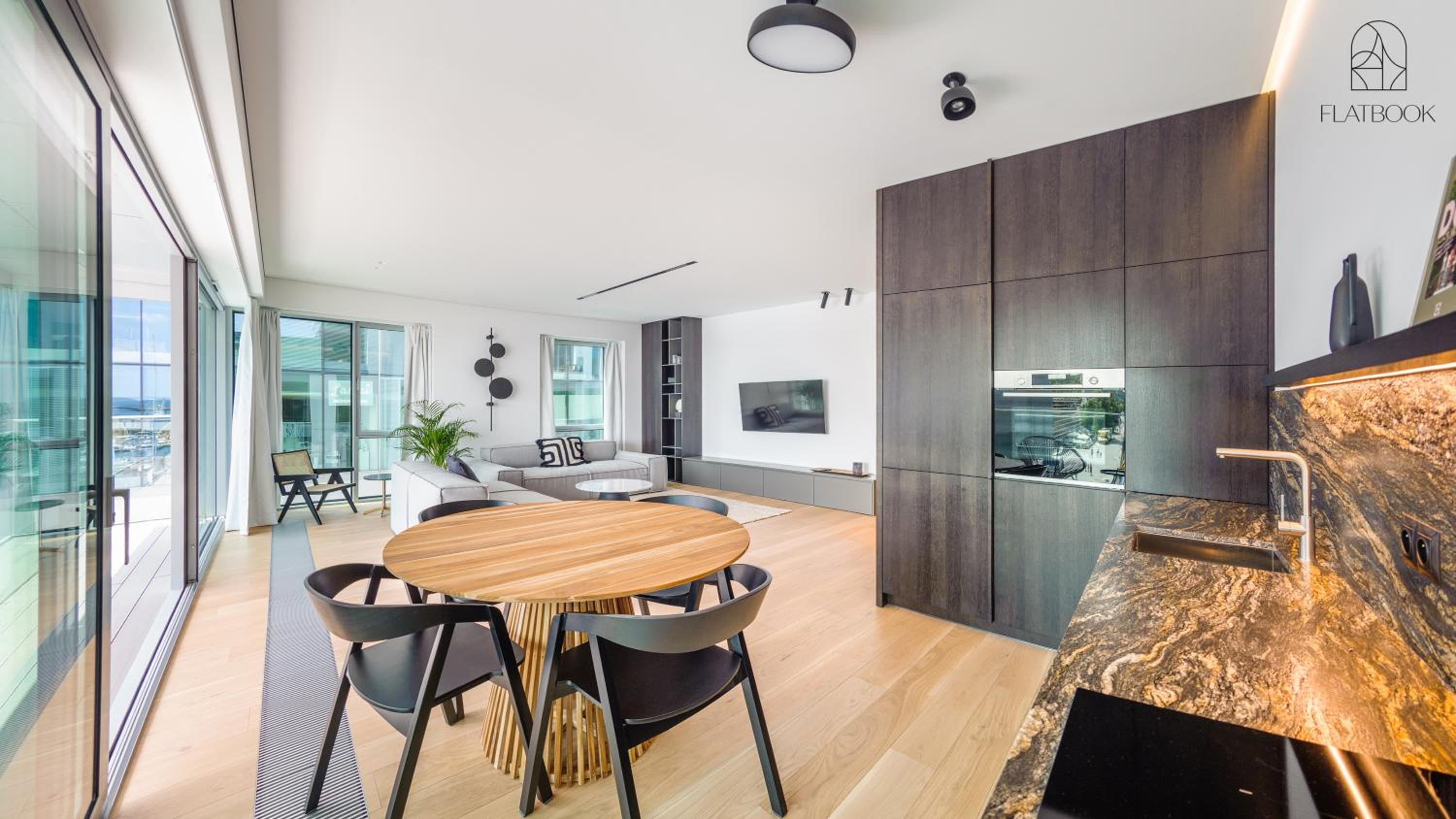 City Center Apartments Yacht Park Marina View