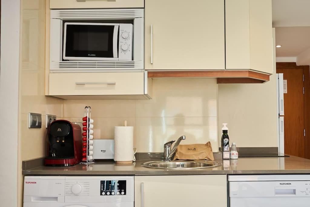 Stunning penthouse terrace & pool * Free Parking photo 2