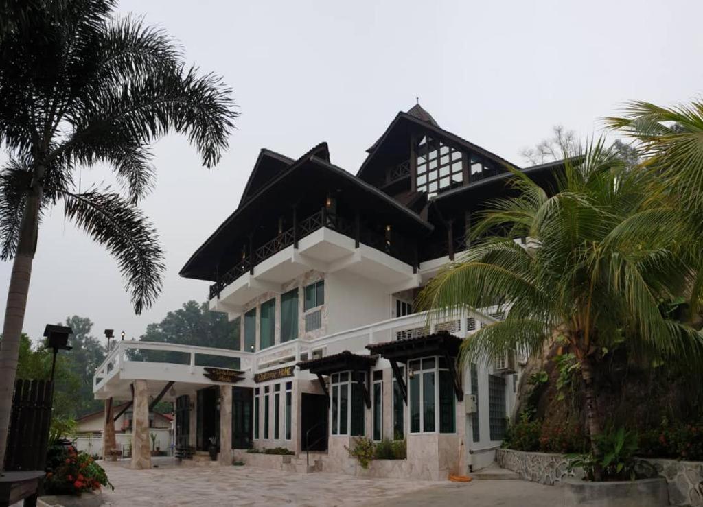 Poolside hill villa retreat photo 6