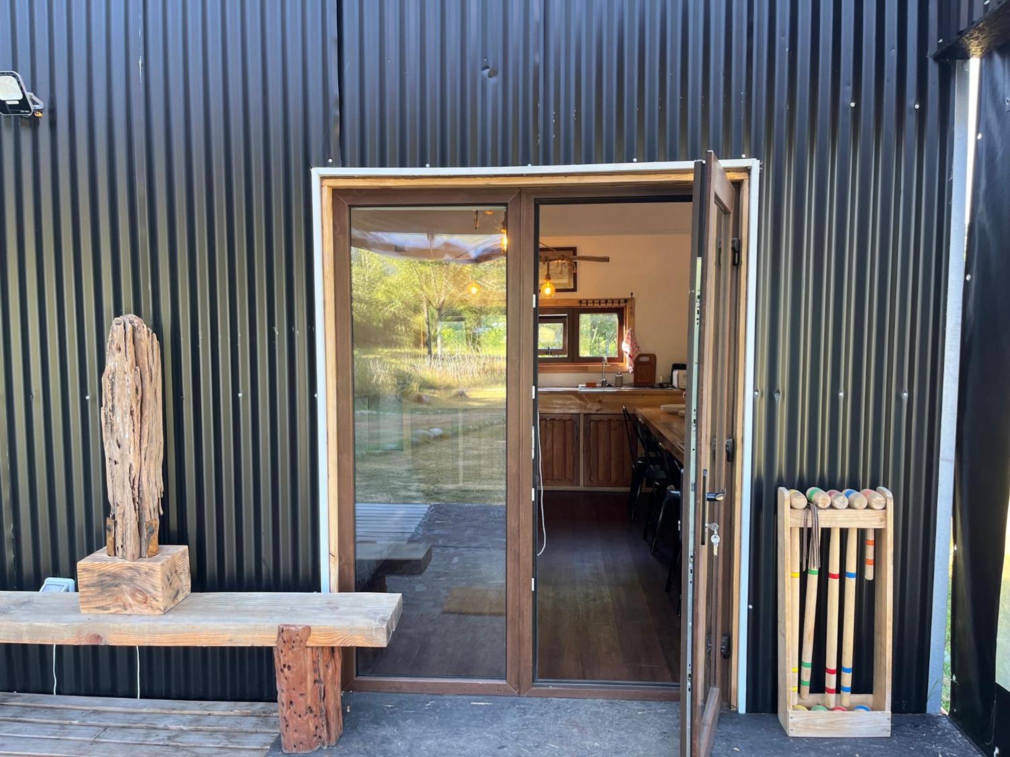 Linda Cabaña pet friendly a orilla rio y bosque, cerca Termas