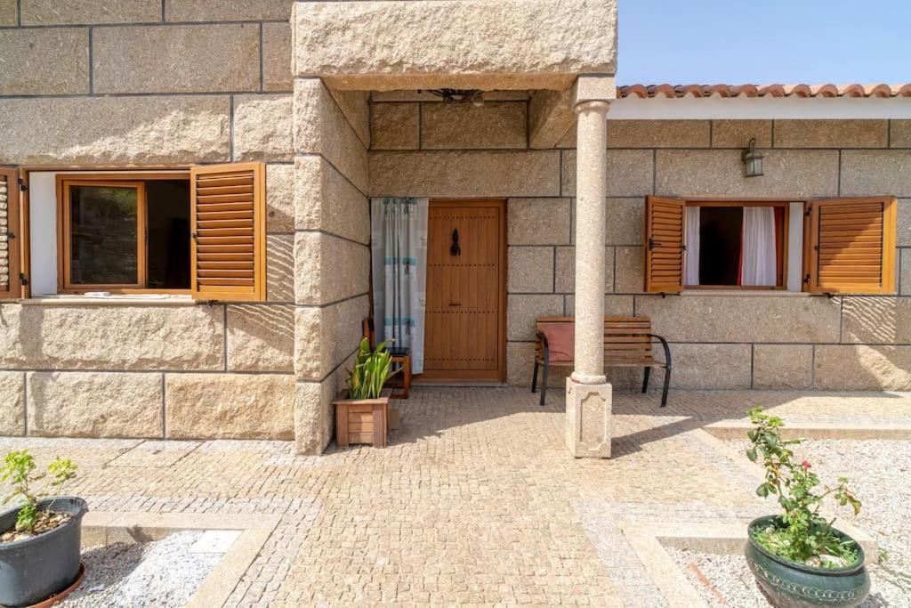 Relajante villa con vistas, piscina y parking