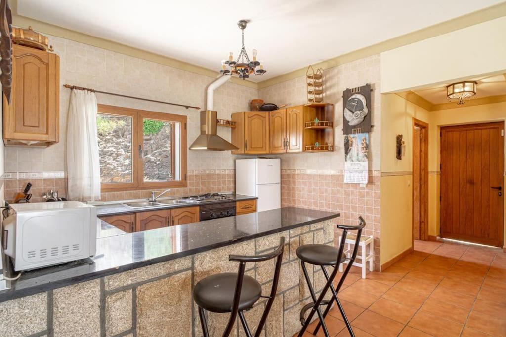 Relajante villa con vistas, piscina y parking