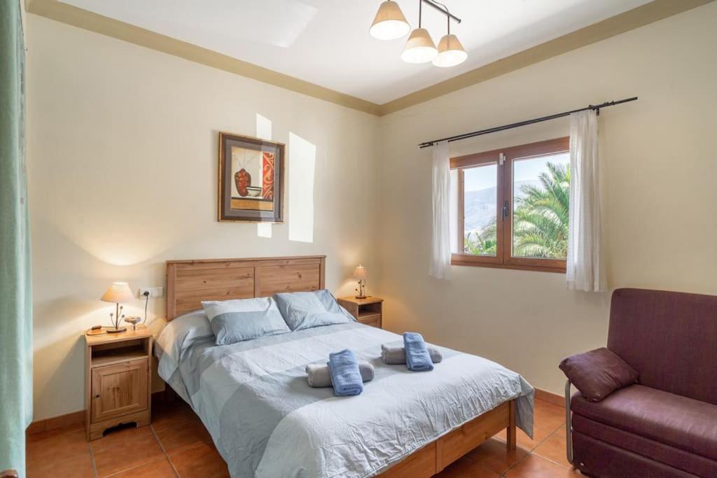 Relajante villa con vistas, piscina y parking