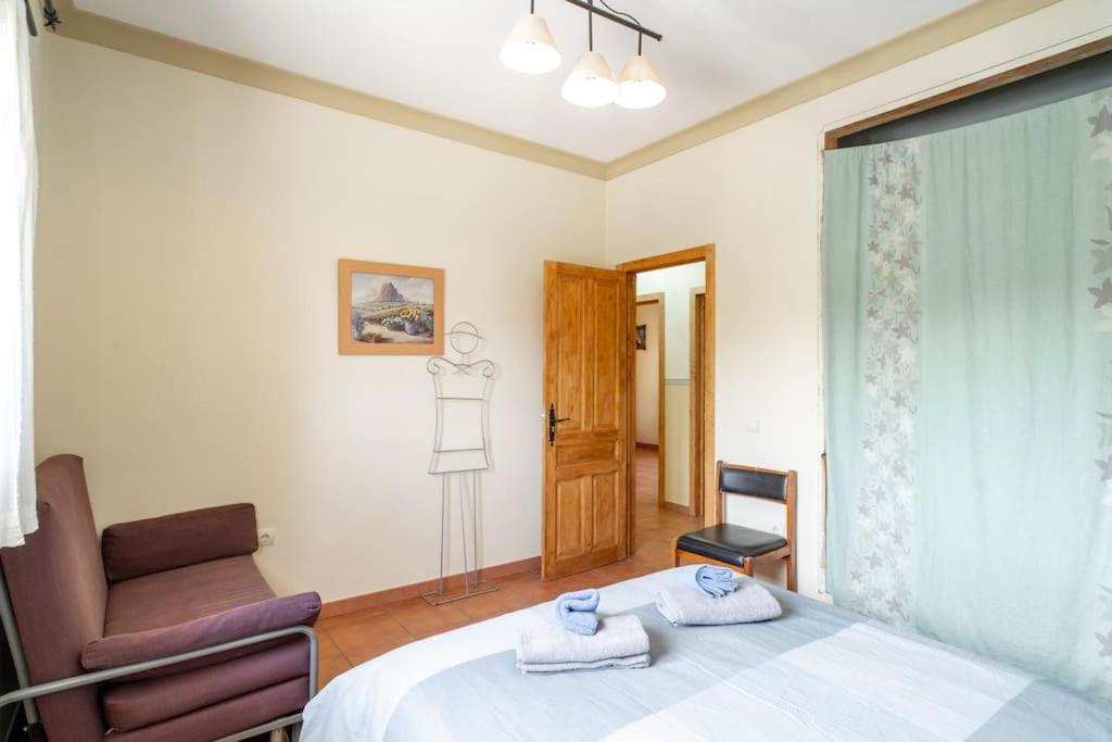 Relajante villa con vistas, piscina y parking