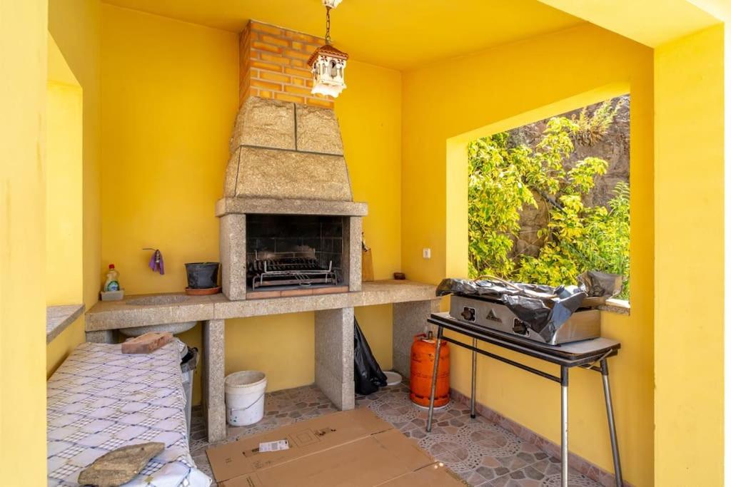 Relajante villa con vistas, piscina y parking