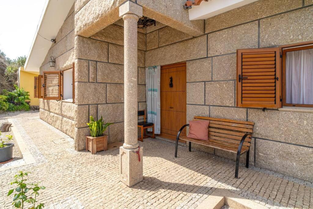 Relajante villa con vistas, piscina y parking