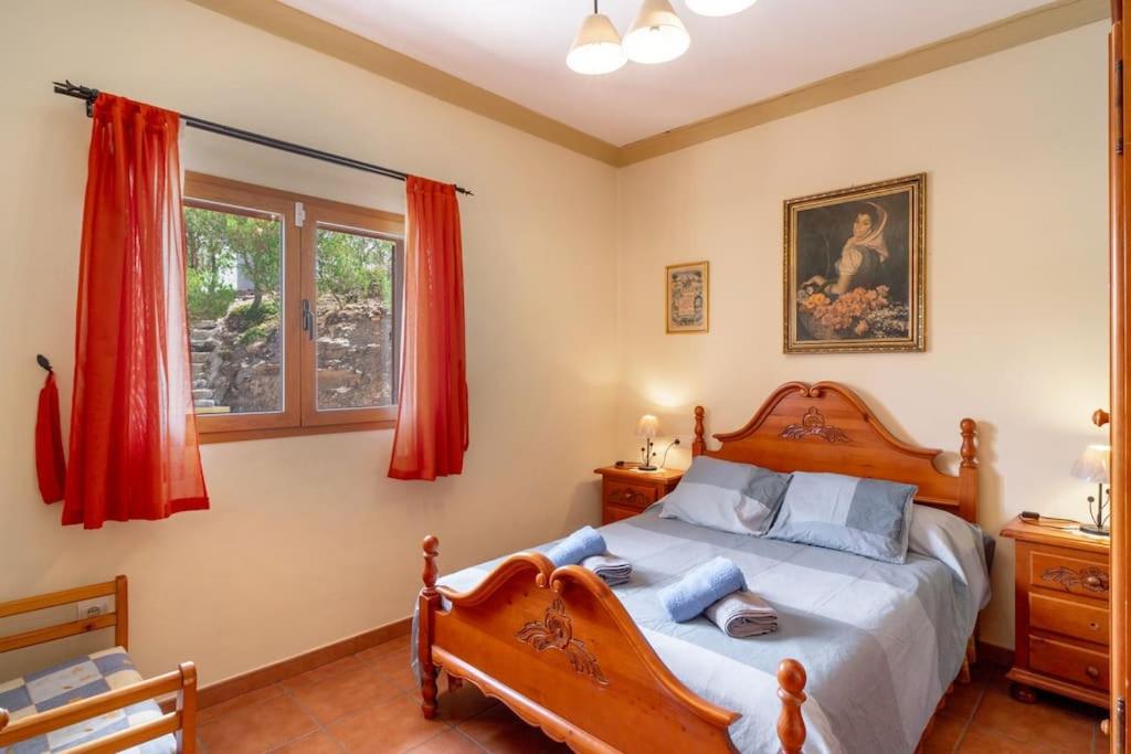 Relajante villa con vistas, piscina y parking