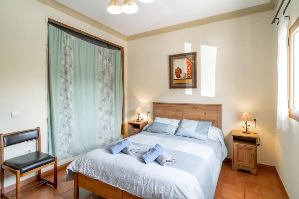 Relajante villa con vistas, piscina y parking