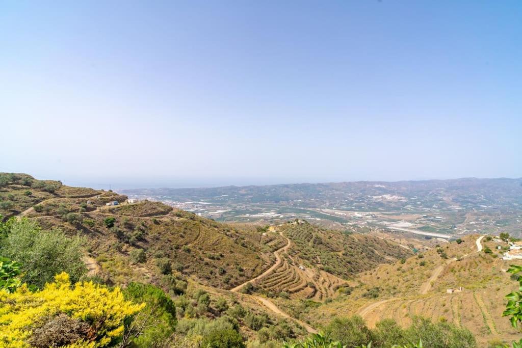 Relajante villa con vistas, piscina y parking