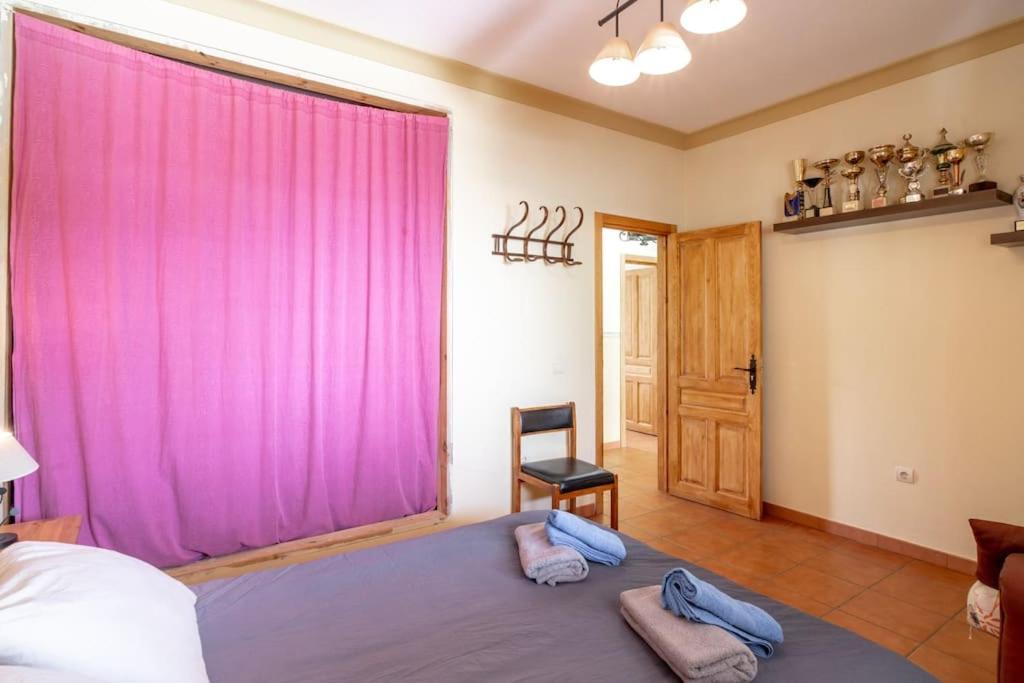 Relajante villa con vistas, piscina y parking