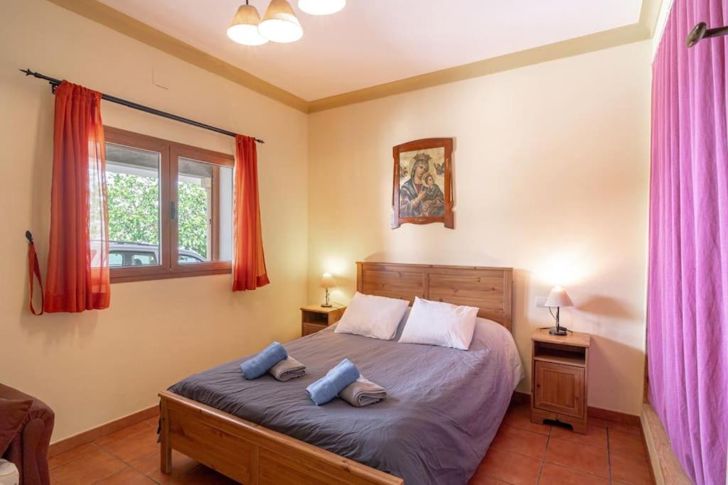 Relajante villa con vistas, piscina y parking