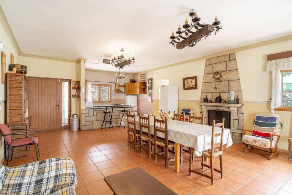 Relajante villa con vistas, piscina y parking